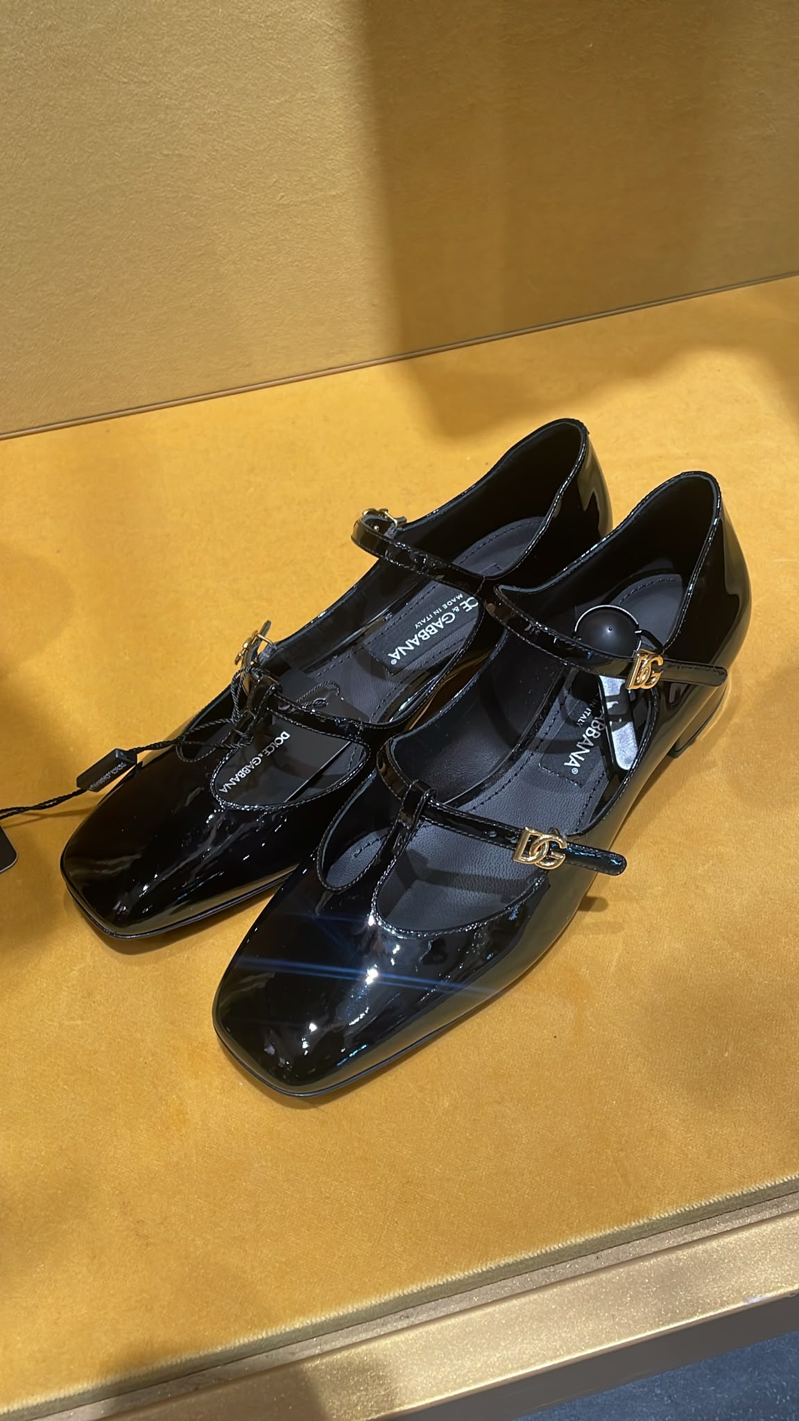 Patent leather Mary Jane pumps with DG logo