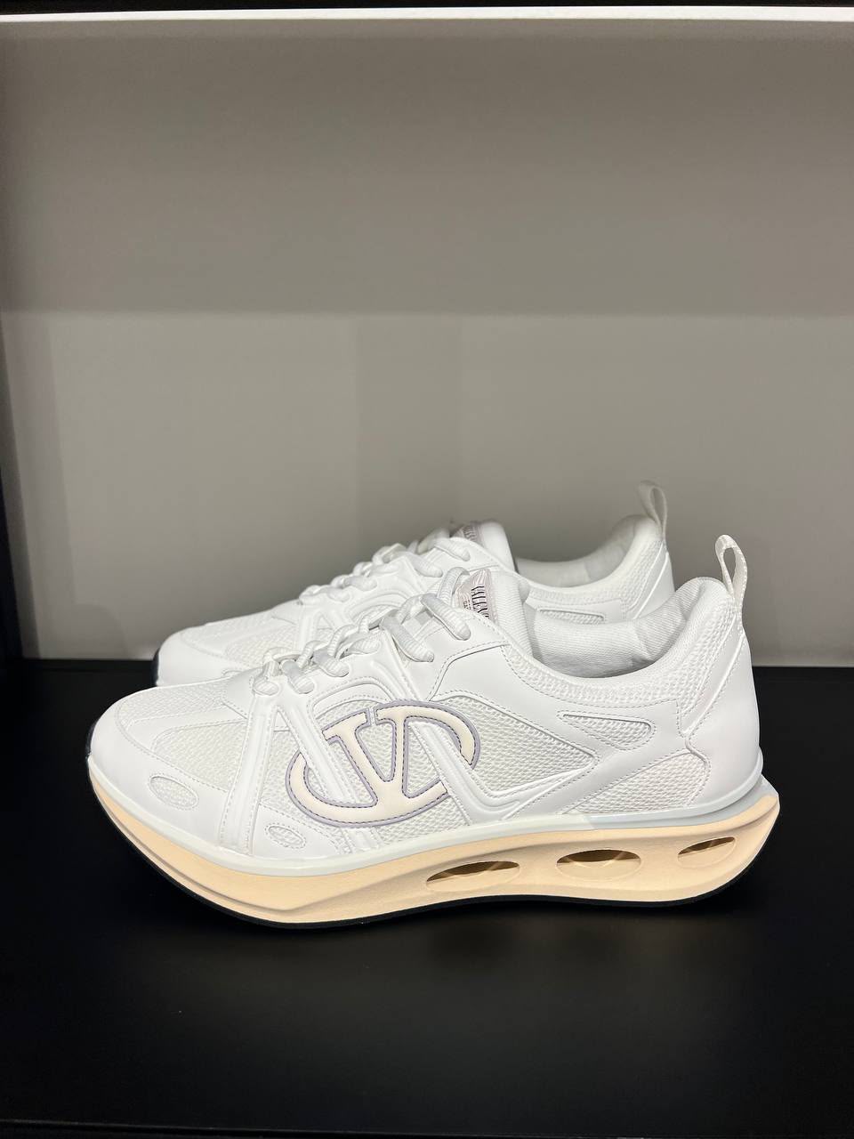 Urban Flows Sneakers