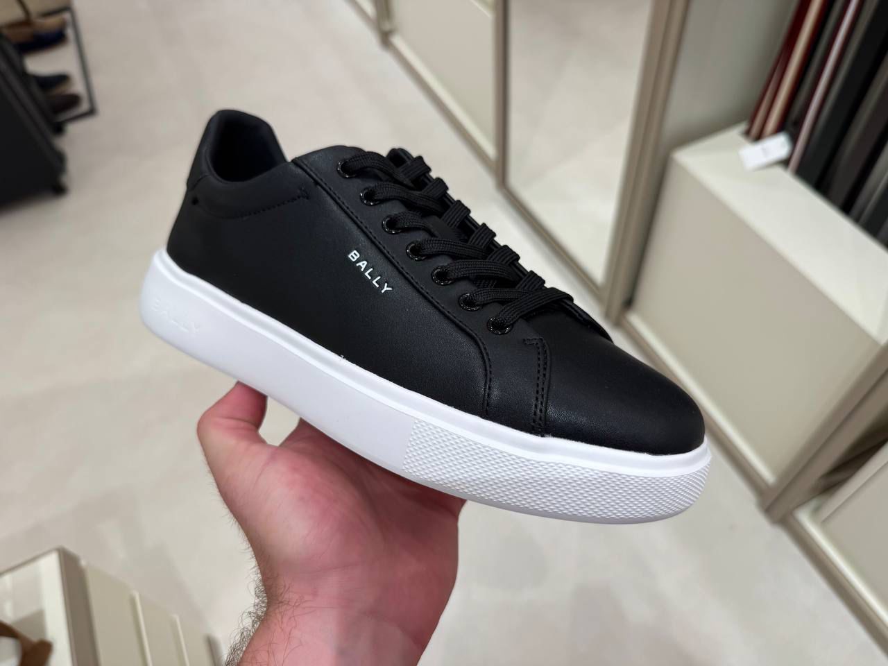Vita-Parcours Leather Sneakers