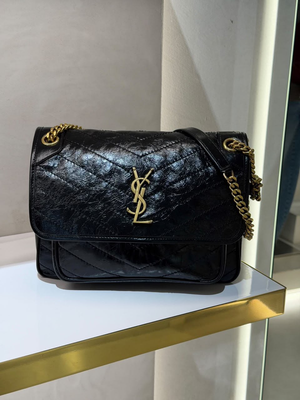 Niki Medium Chain Bag in Crinkled Vintage Leather