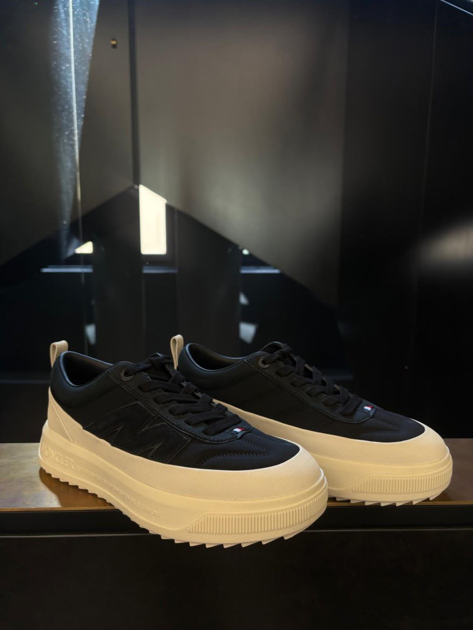 Glissier Low-Top Sneakers