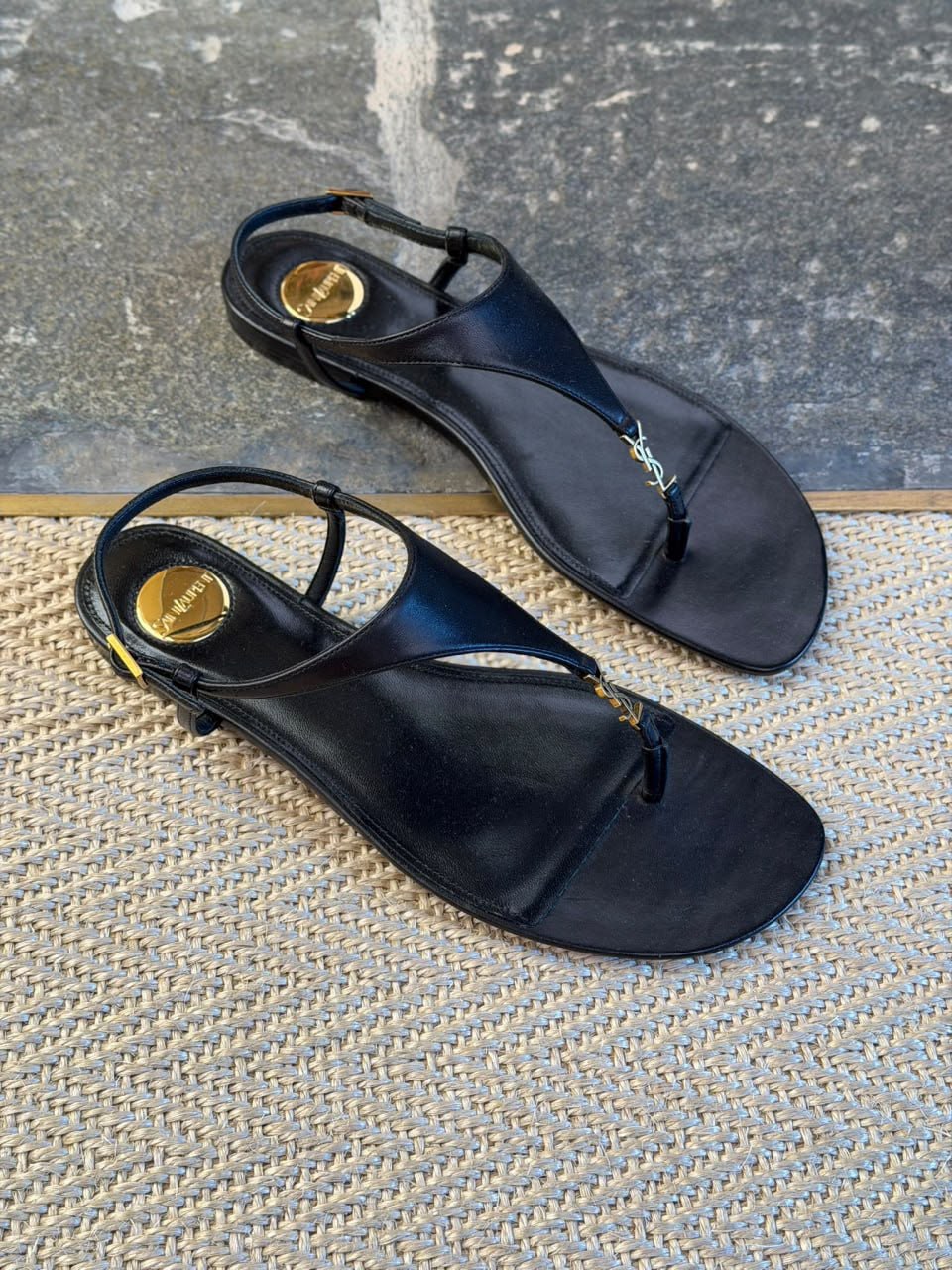 Cassandra Thong Sandals in Smooth Leather