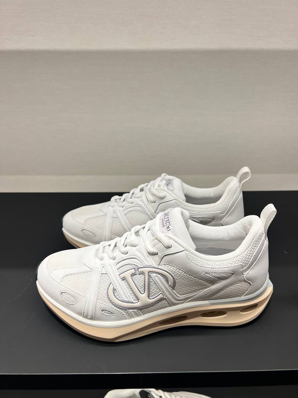 Garavani Urban Knight Sneakers