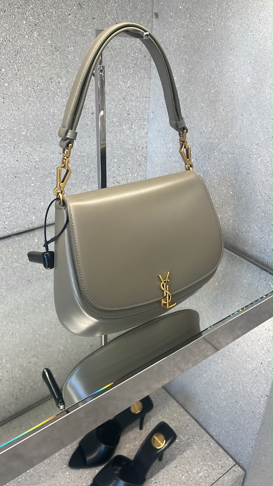 Le 5 à 7 Supple Small Hobo Bag
