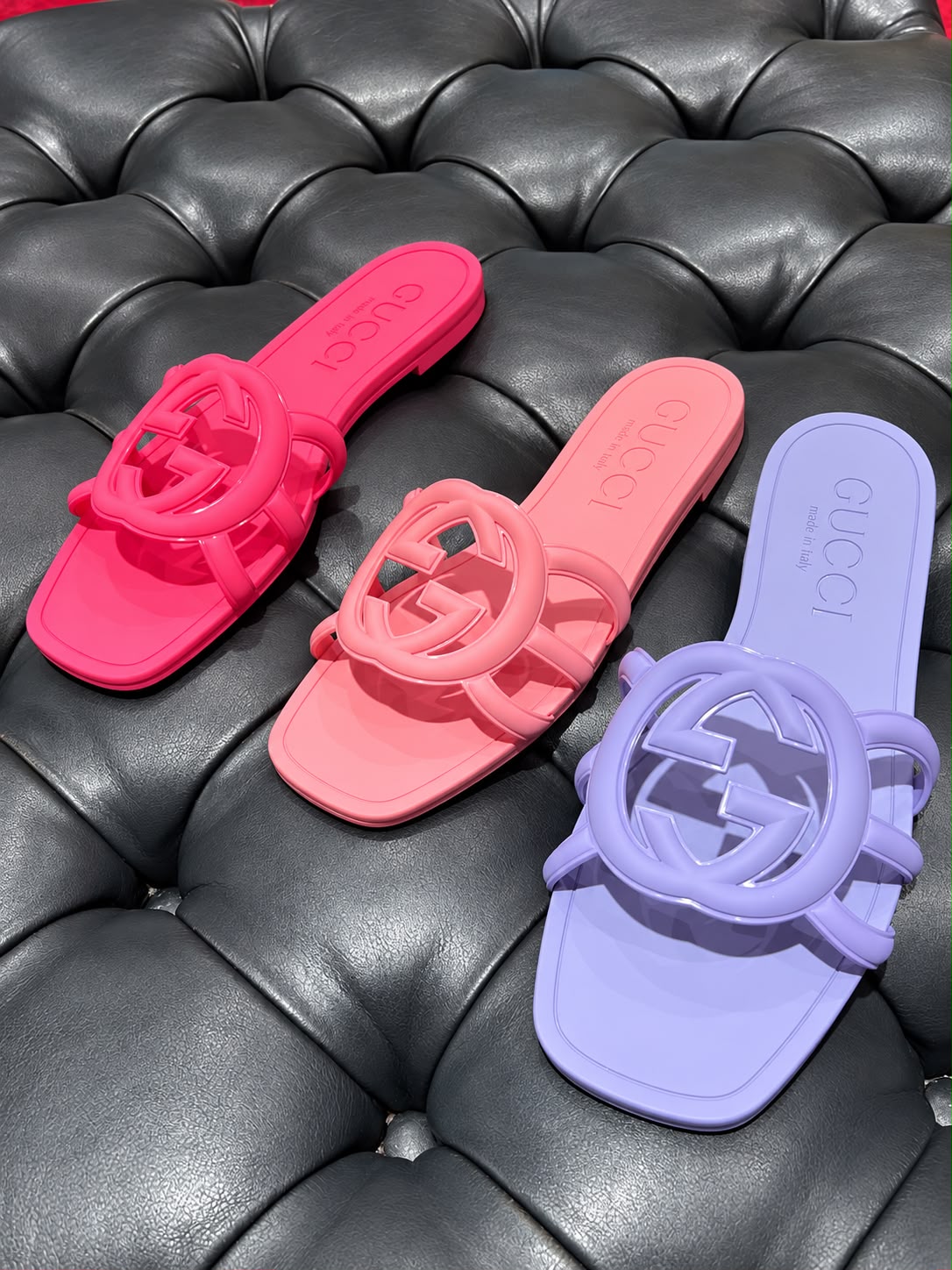 Rubber Slide Sandal with Interlocking G