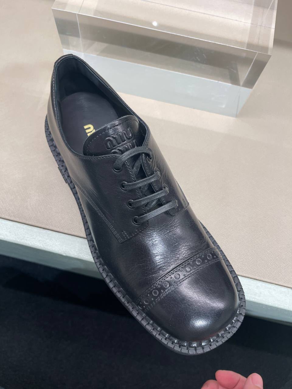 Leather lace-up shoes