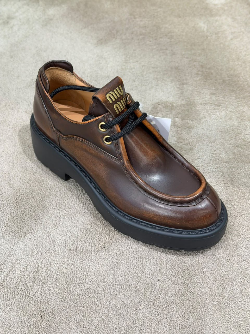 Leather lace-up shoes