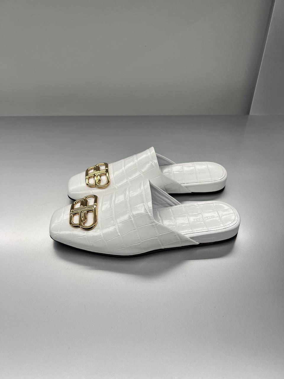Cosy BB Mule in White Croco Embossed Leather