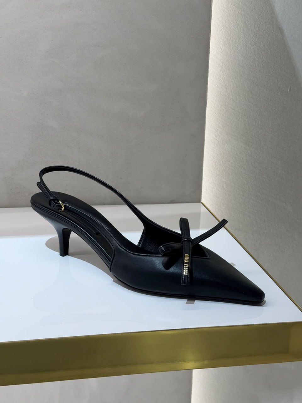 Leather slingback pumps with bow