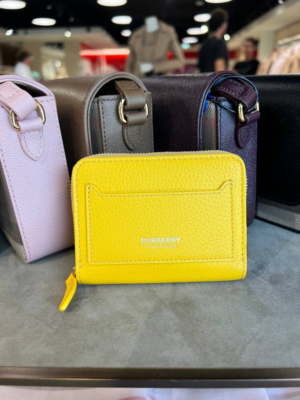 Grainy Leather Zip Card Case