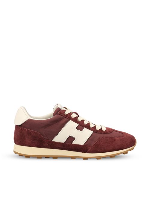 Sneakers realizzate in pelle