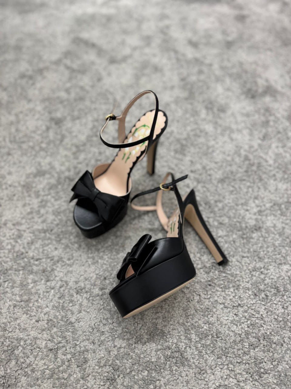 Bow-detailed platform sandals