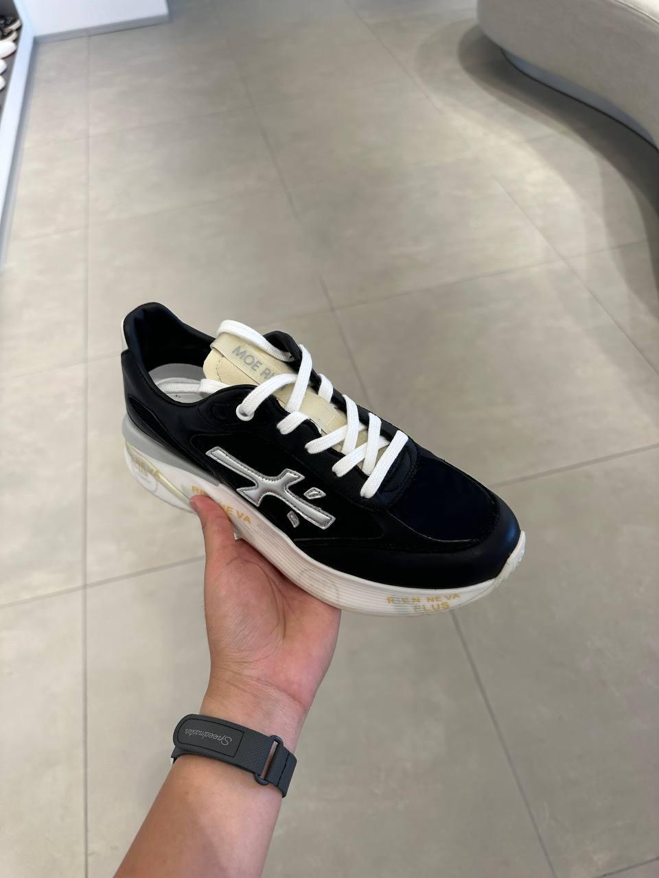 Moe Run Plus Sneakers