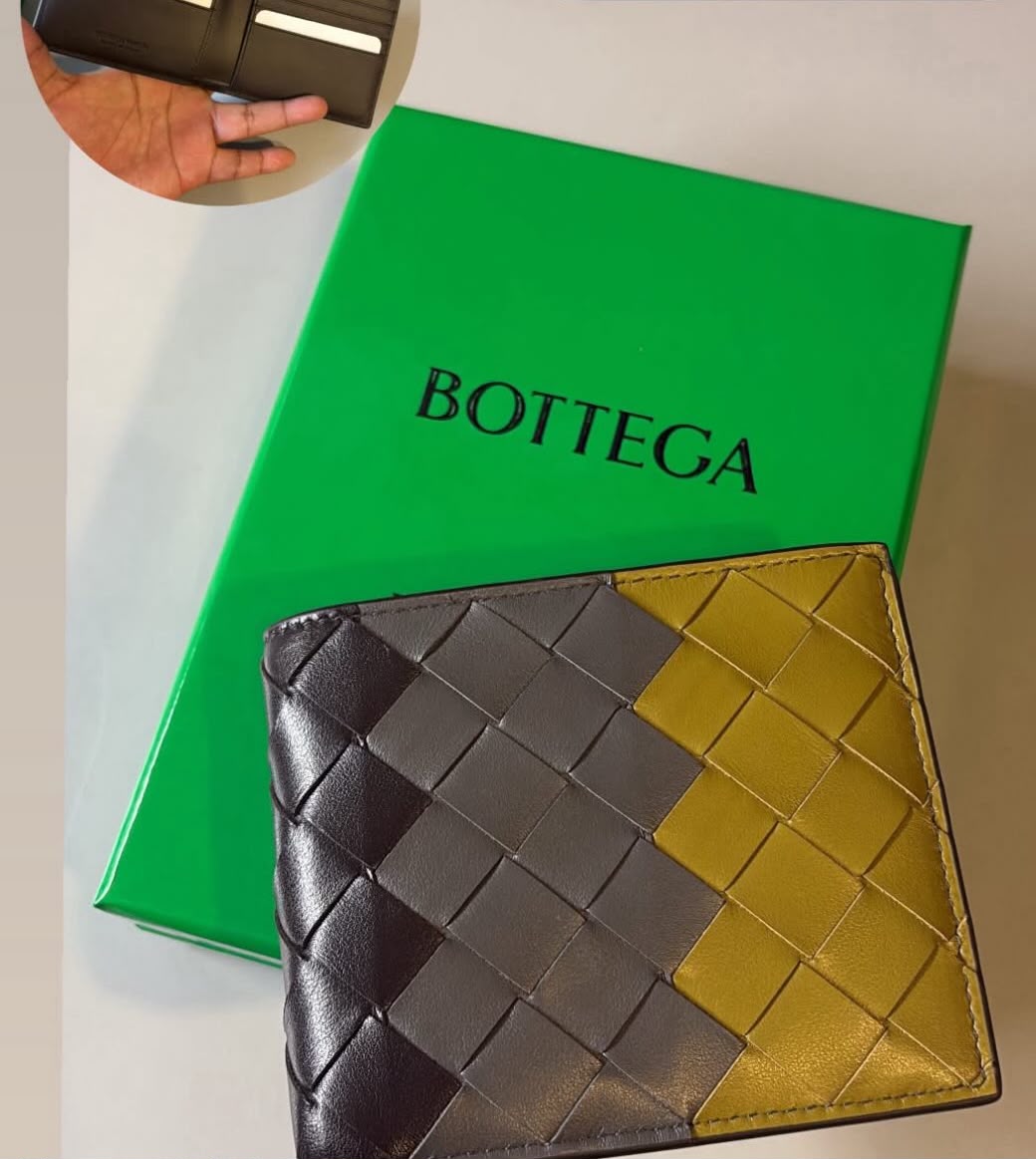 Bifold Wallet in Intrecciato Leather