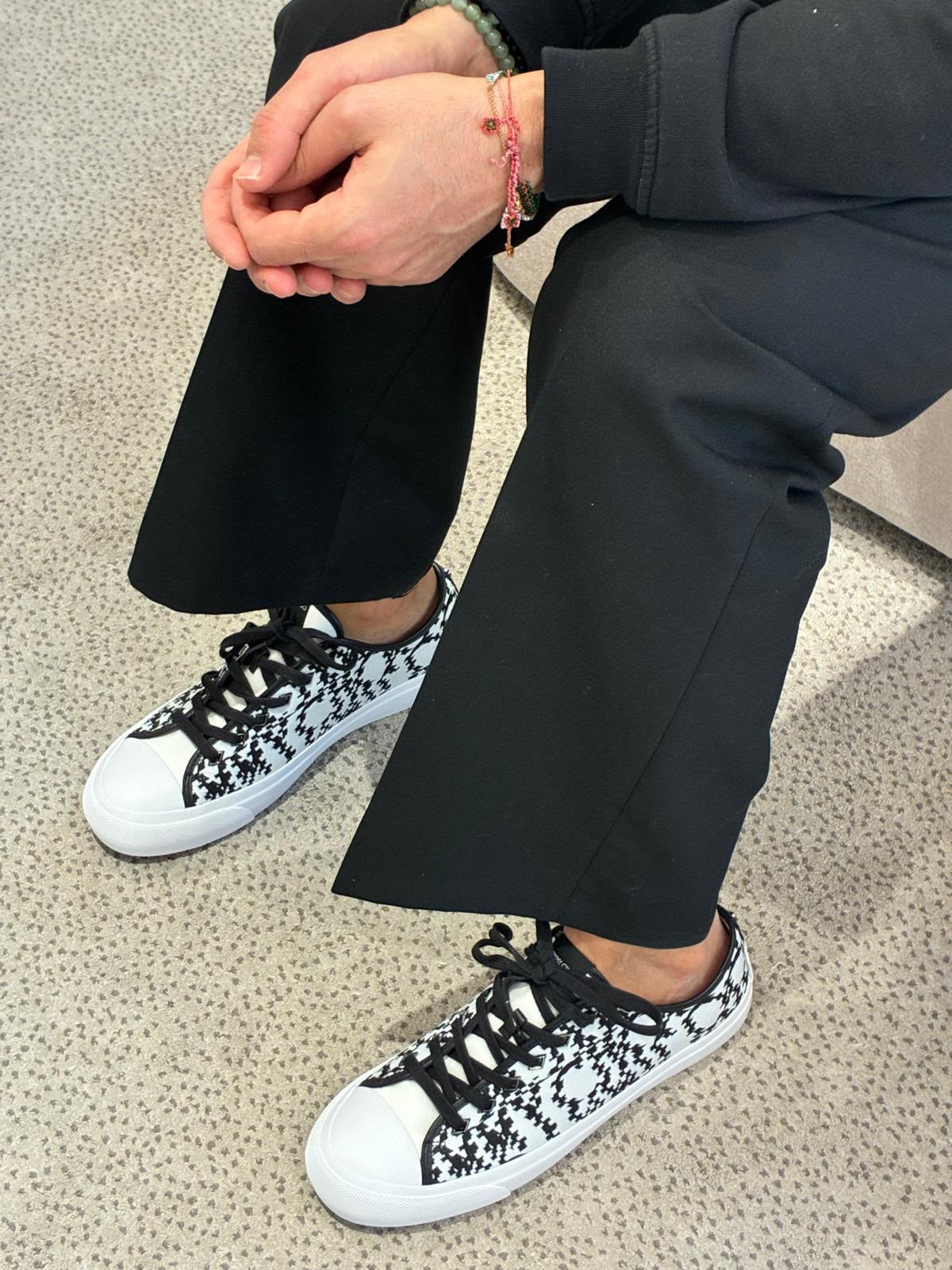 Hawaii Low Top Sneakers