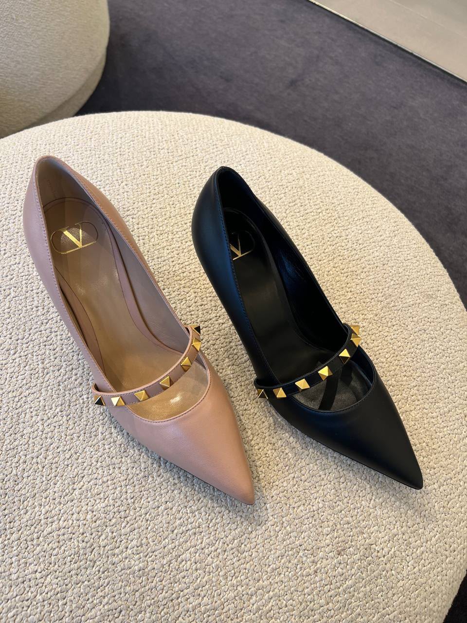 Garavani VLogo Signature Studded Pumps