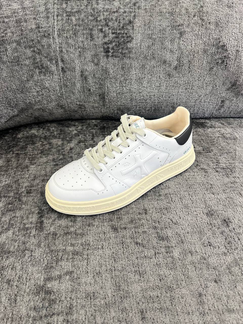 Mase Sneakers