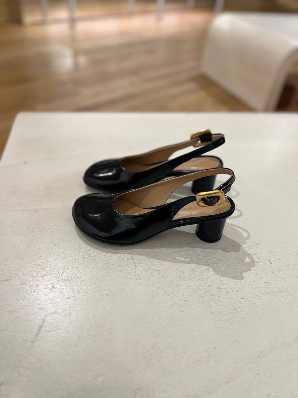 Dot Slingback Pump