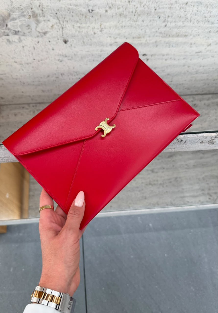 Envelope Clutch in Smooth Calfskin