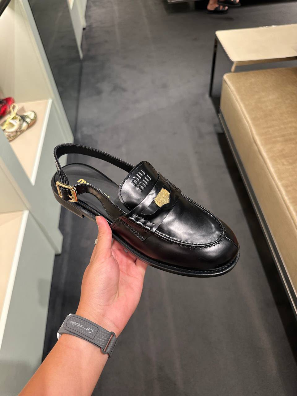 Leather loafers with tassels