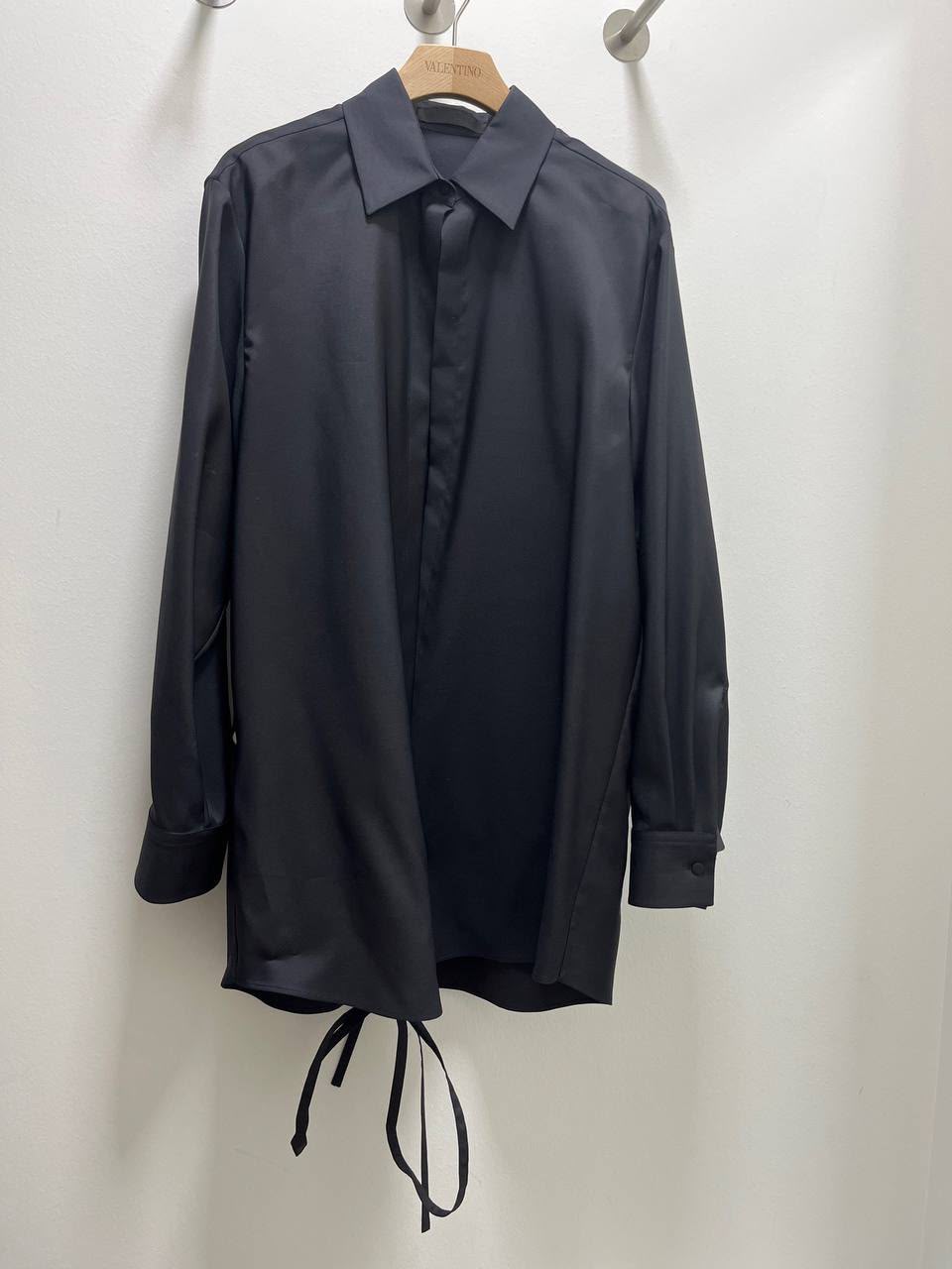 Long-sleeve button-down shirt with tie-waist detail
