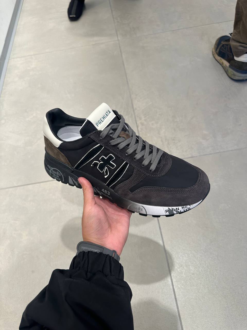 Mase Sneakers