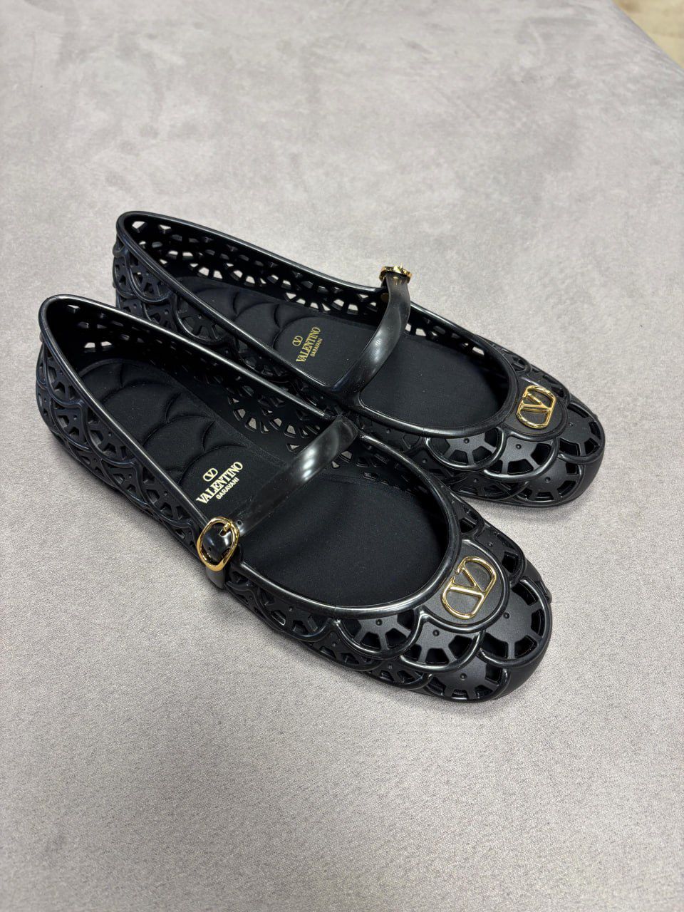 VLogo Signature Cut-Out Ballet Flats