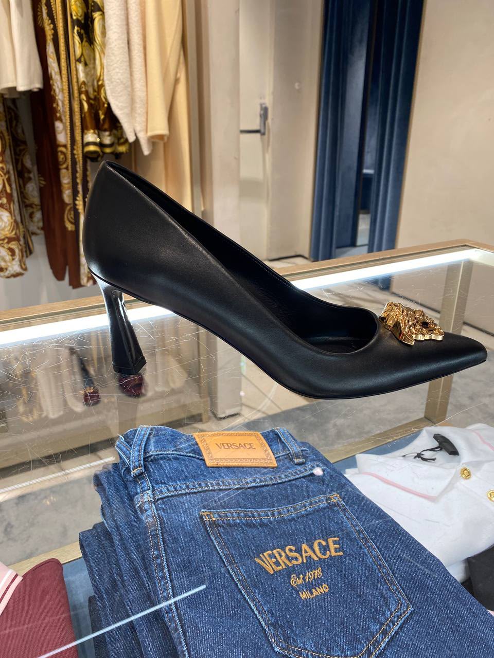 La Medusa Pumps