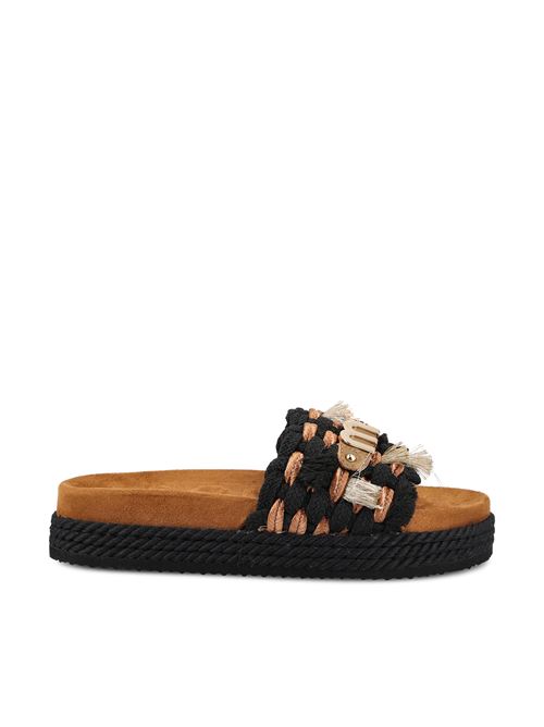 Sandali realizzati in corda