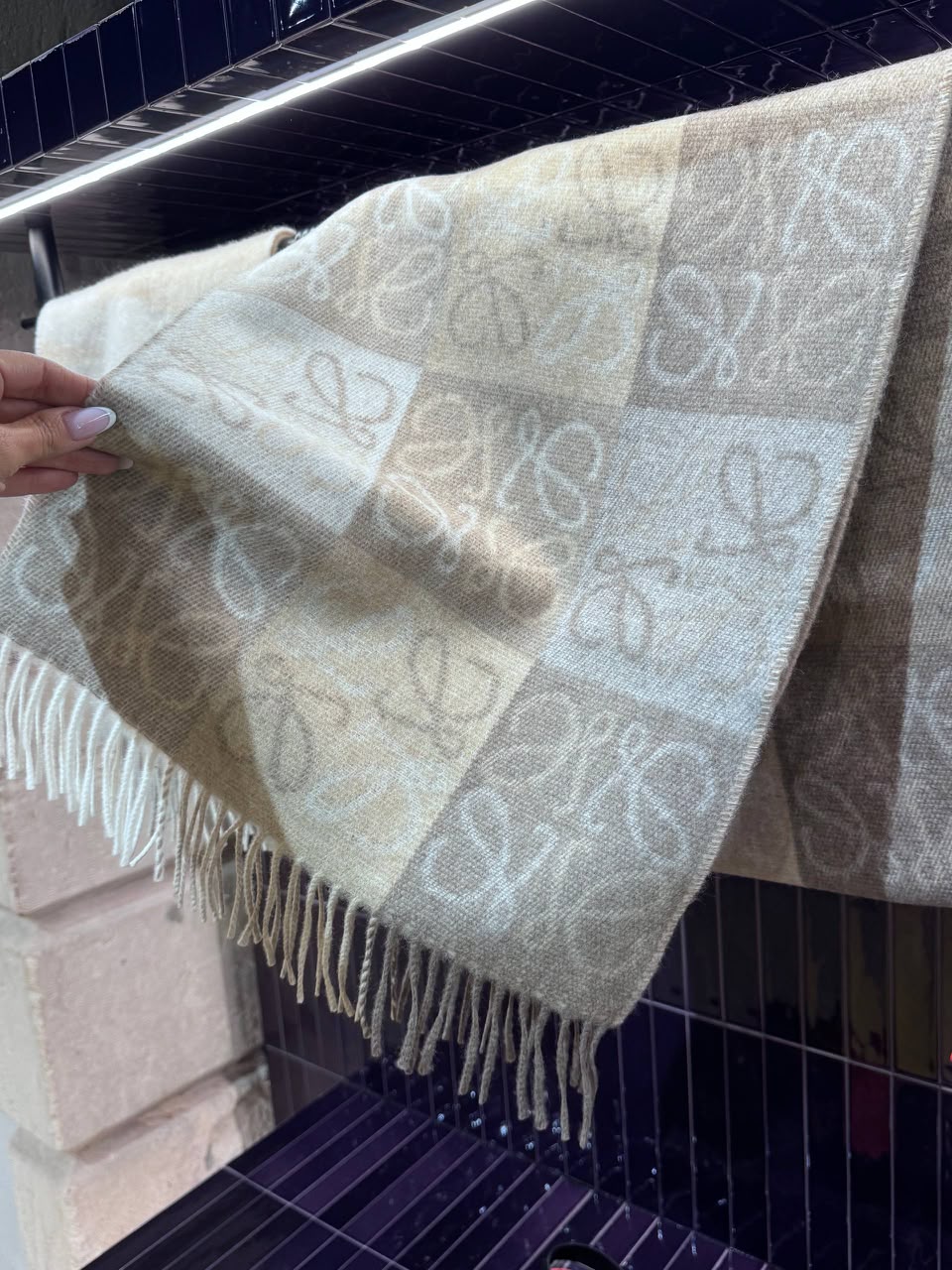 Anagram scarf in wool and cashmere