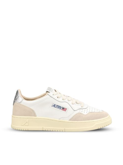 Sneakers realizzate in pelle