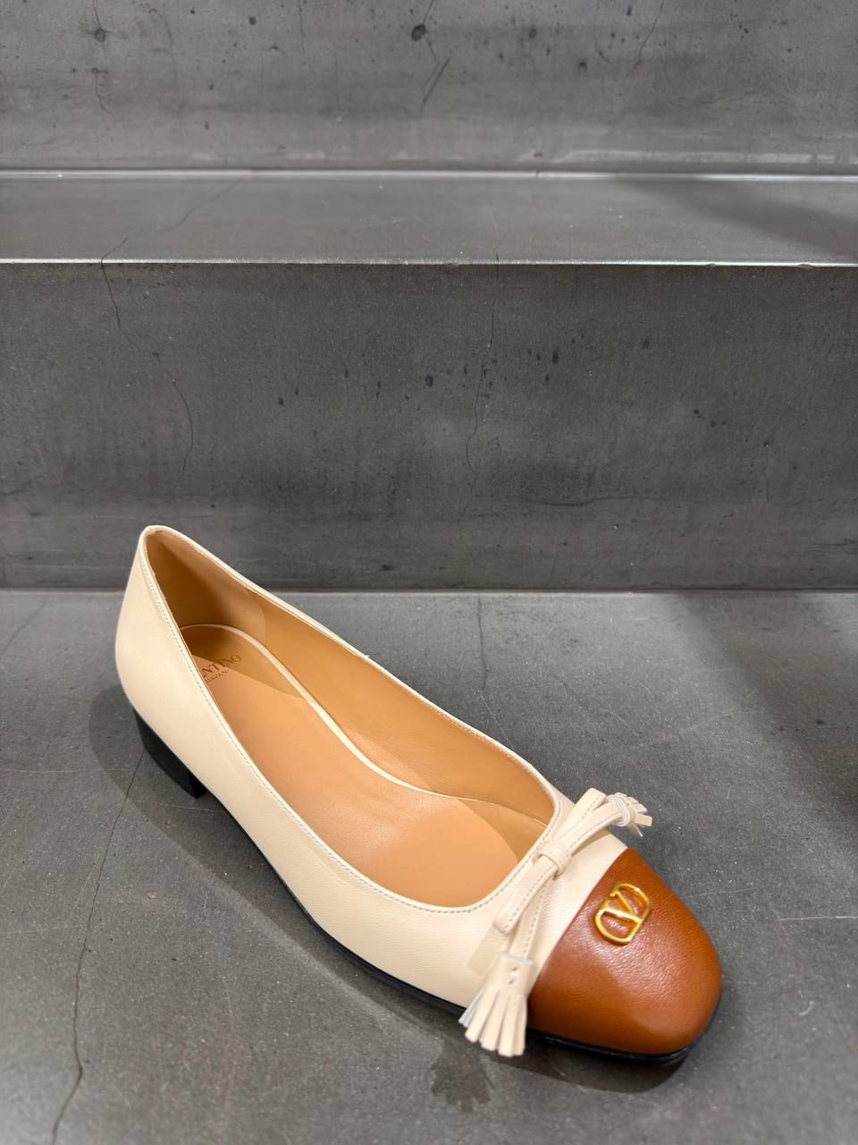 VLogo Signature Two-Tone Ballet Pump