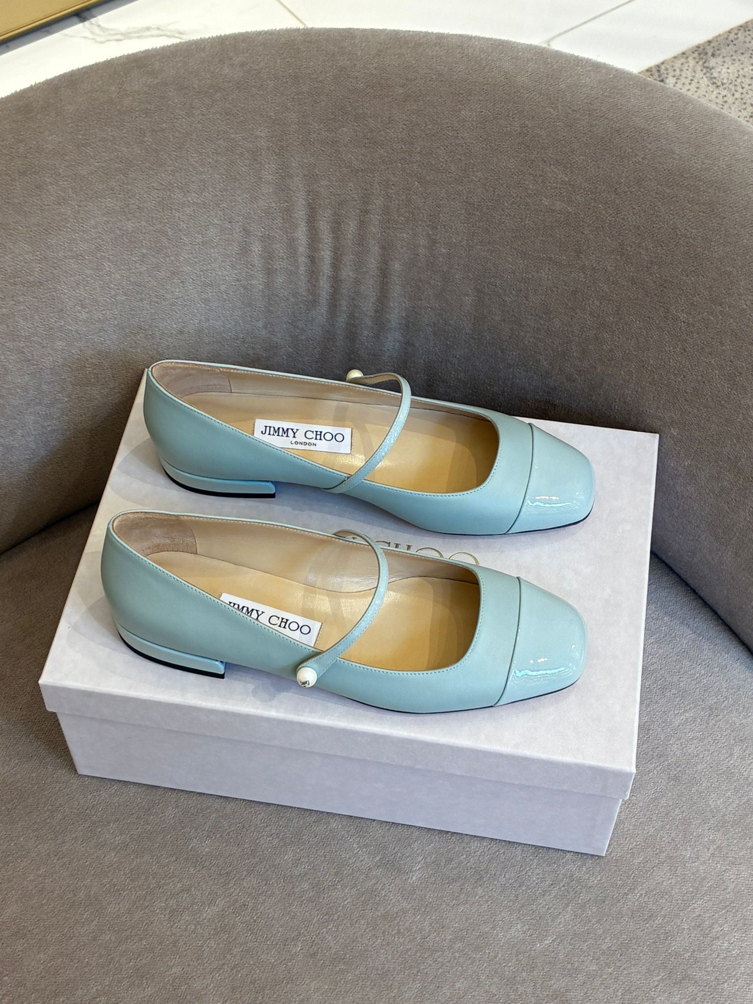 Aurelie Flat
