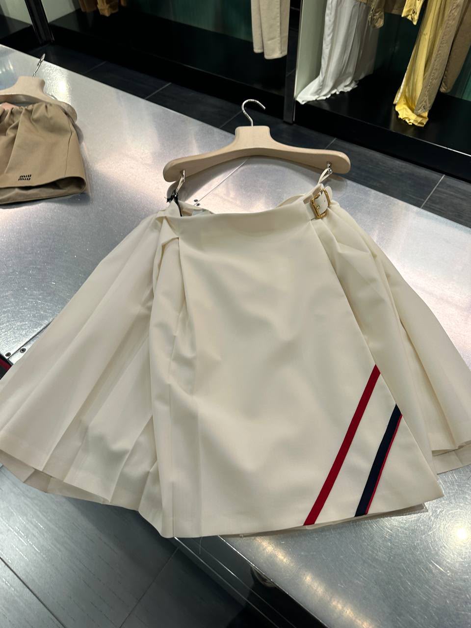 Poplin skirt with side buckle