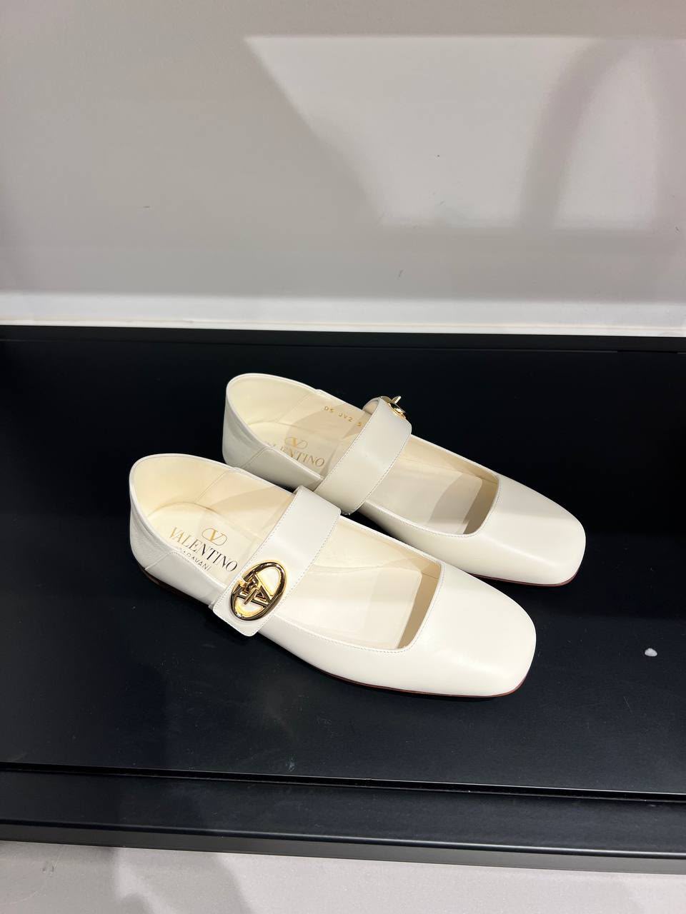 Garavani VLogo Signature Mary Jane Flat