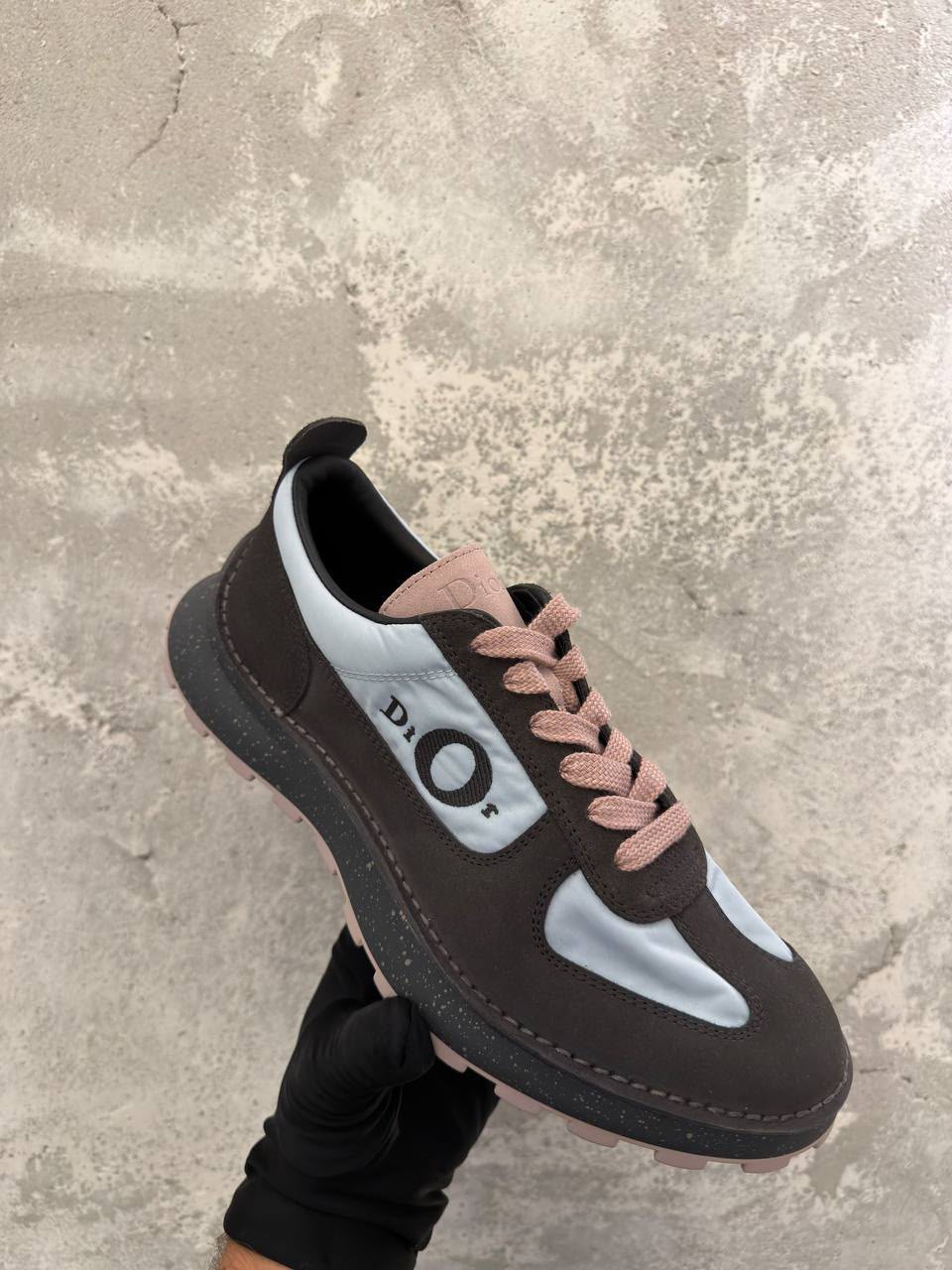 Vibe Sneaker