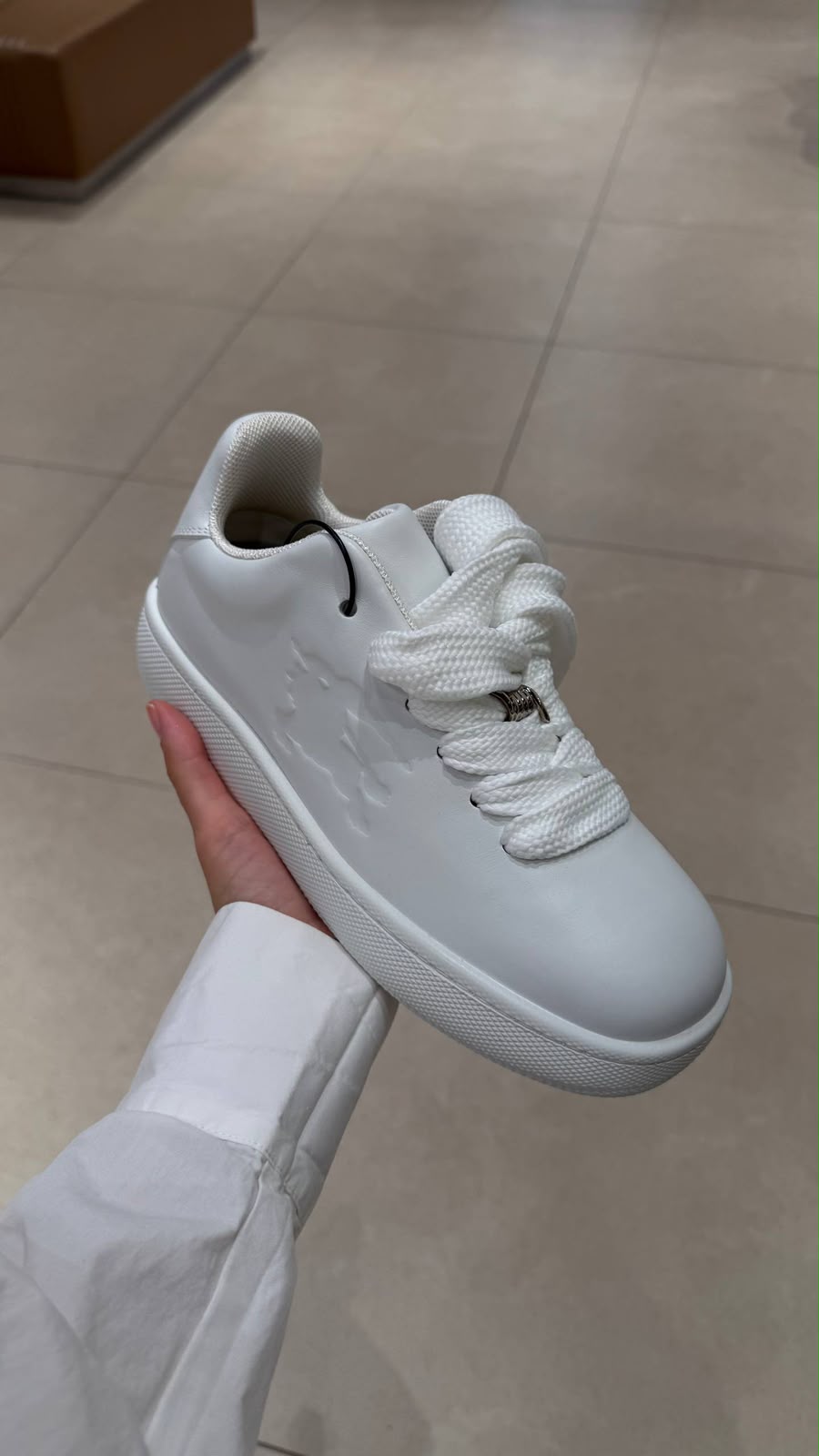 L003 Neo Sneakers