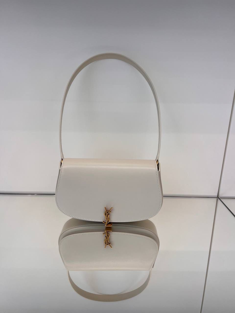 Le 5 à 7 Supple Small Hobo Bag