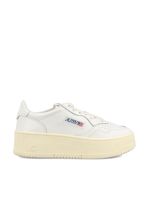 Sneakers realizzate in pelle