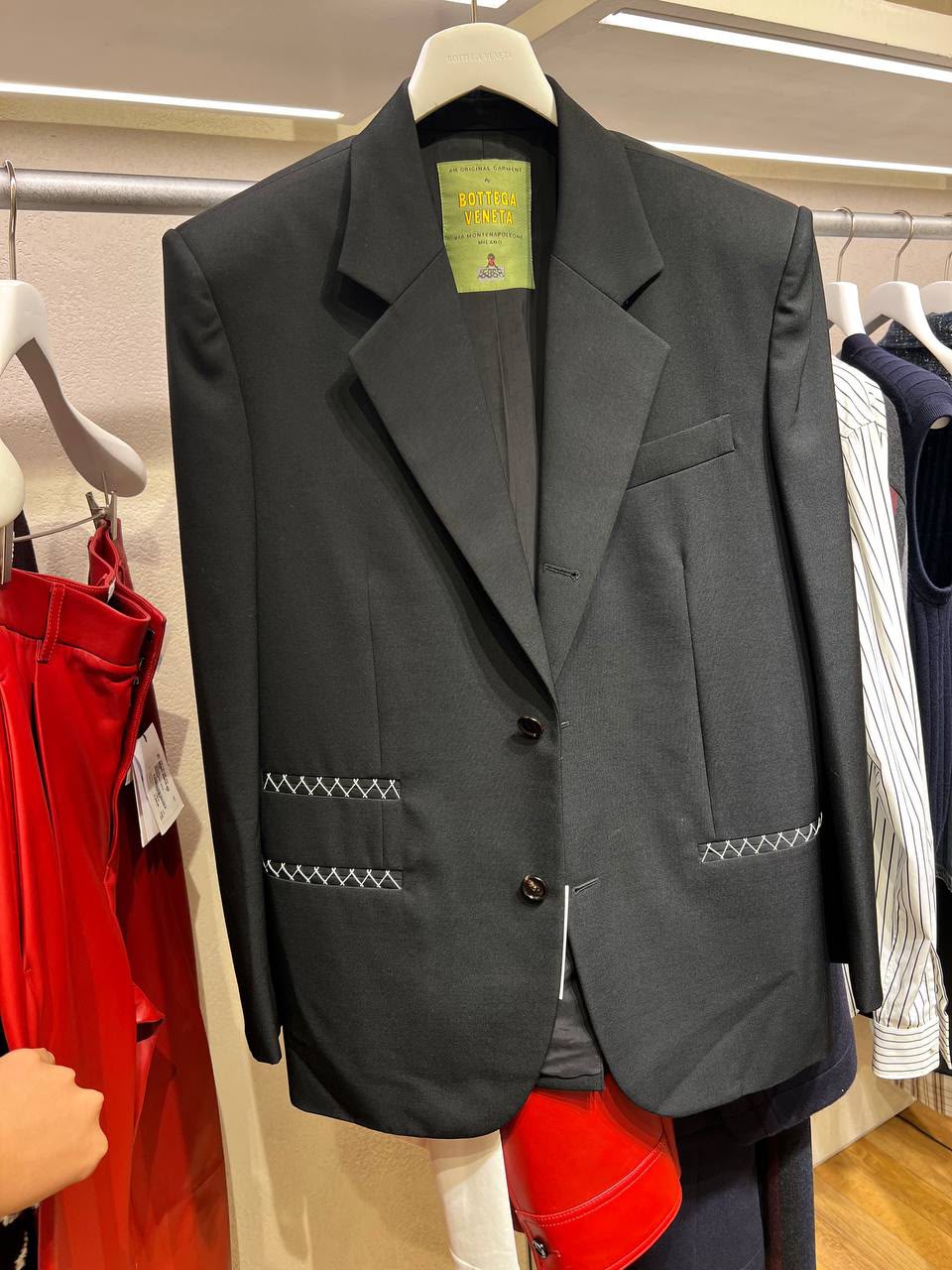 Single-breasted wool blazer with contrast stitching