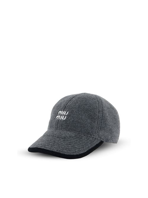 Cappello realizzato in poliestere