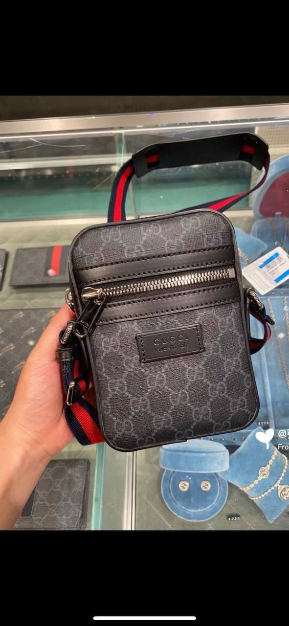 GG Supreme Small Messenger Bag