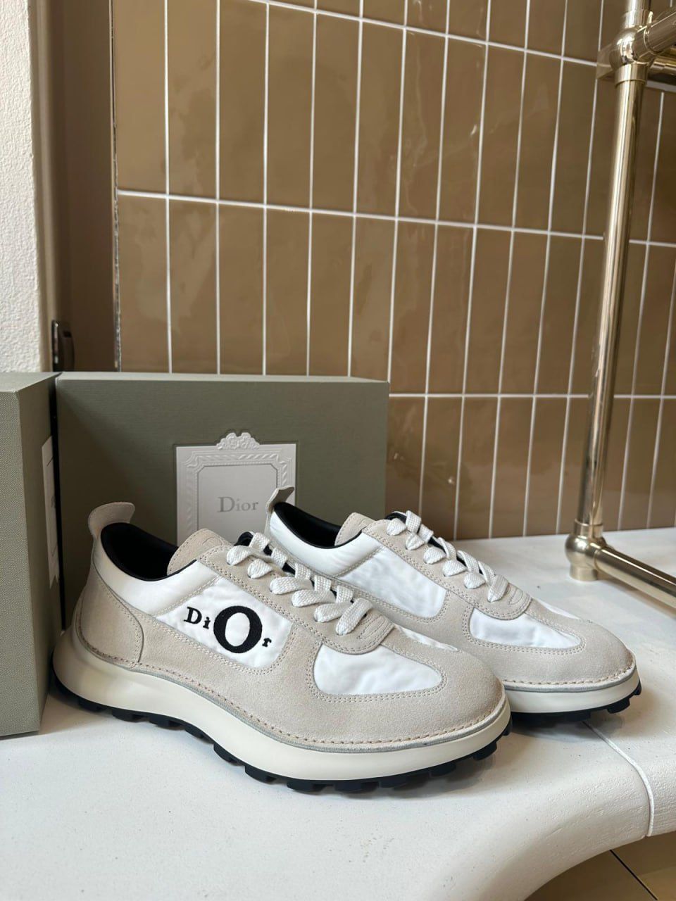 Vibe Sneaker