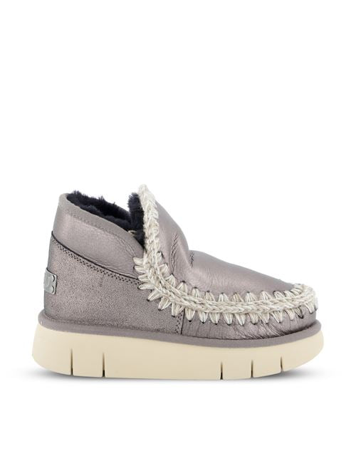 Sneakers realizzate in pelle