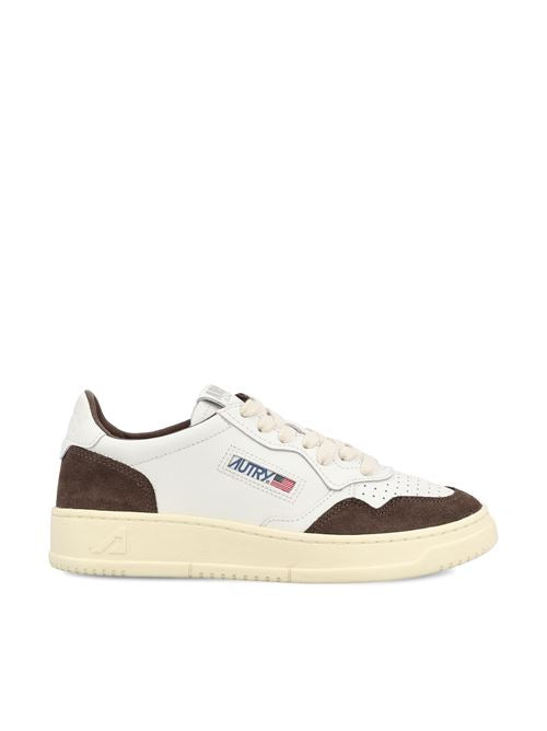 Sneakers realizzate in pelle