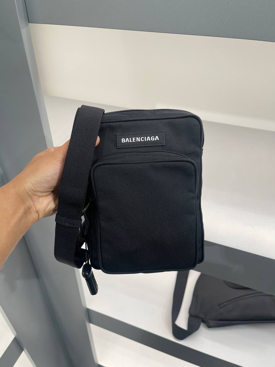 Explorer Messenger Bag