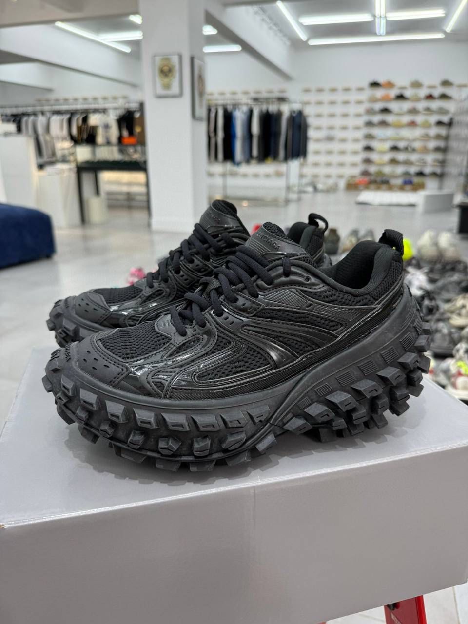 Defender Sneaker