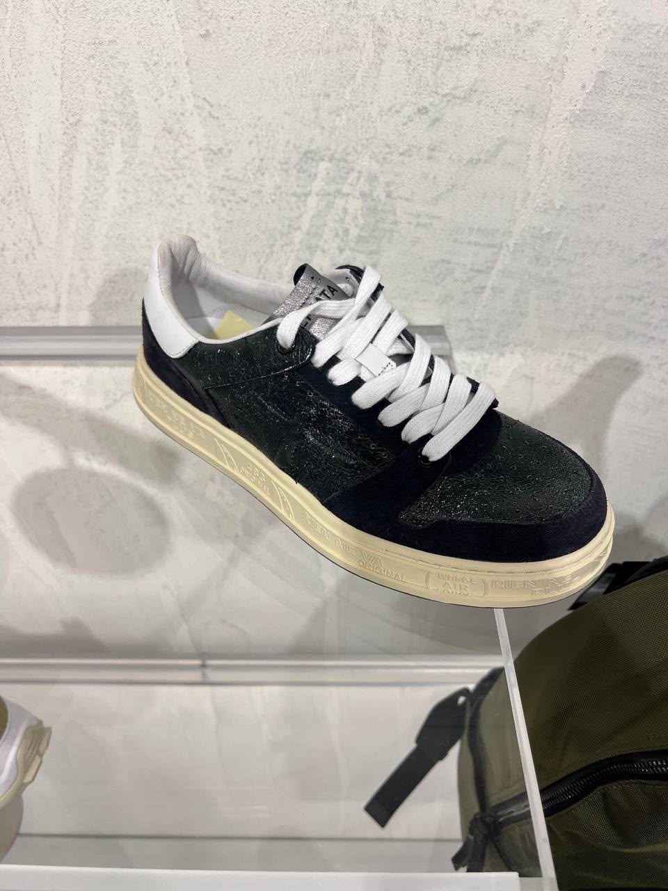 Mase Sneakers