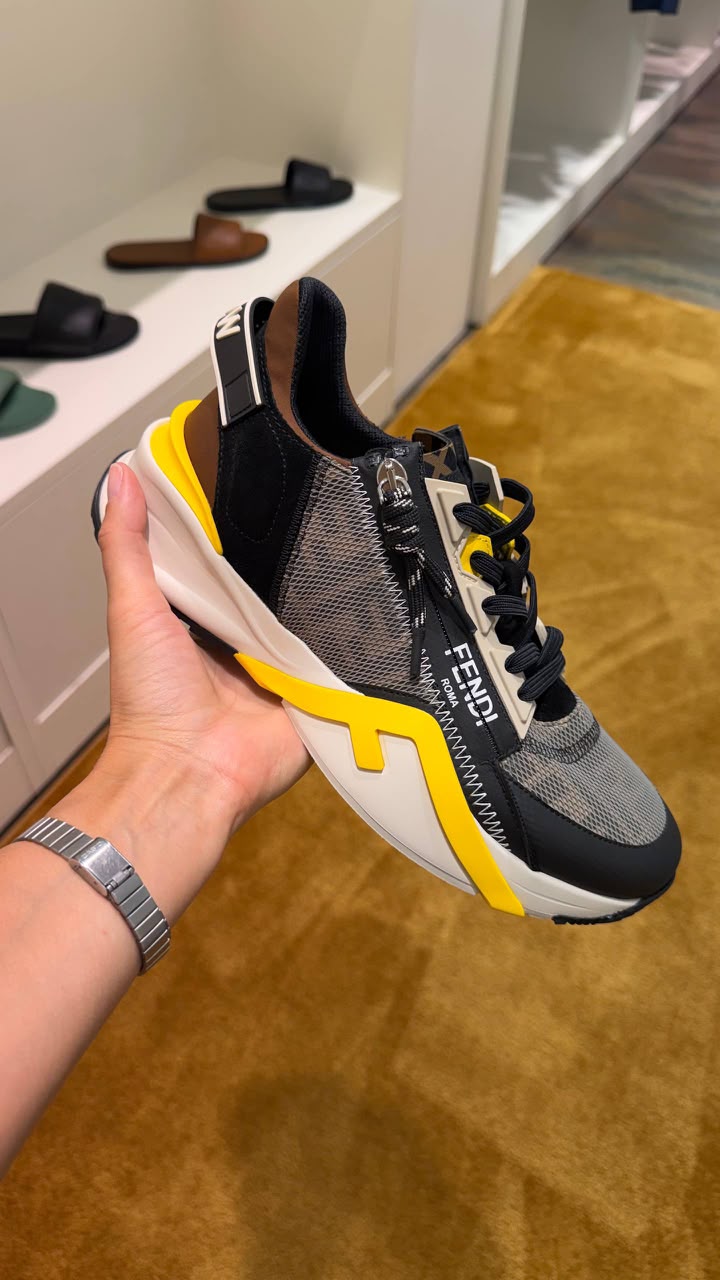 Flow Sneakers