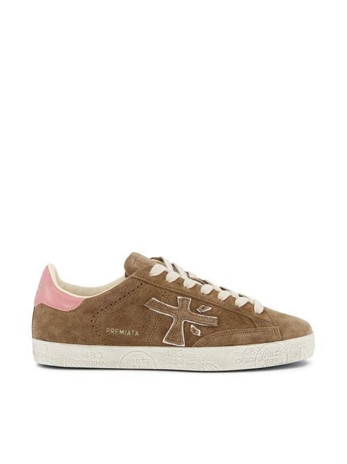 Sneakers realizzate in pelle